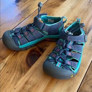 Keen sandals for girls, never worn!